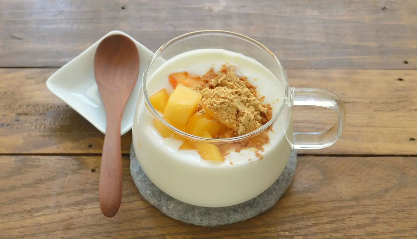 きな粉と柿のホットヨーグルト